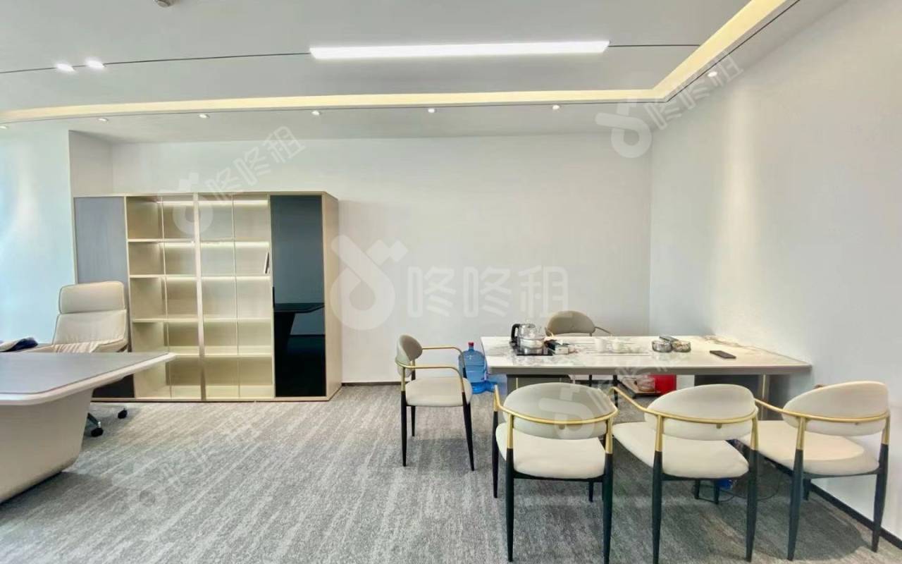 荣超经贸中心_385平_精装_办公室隔间