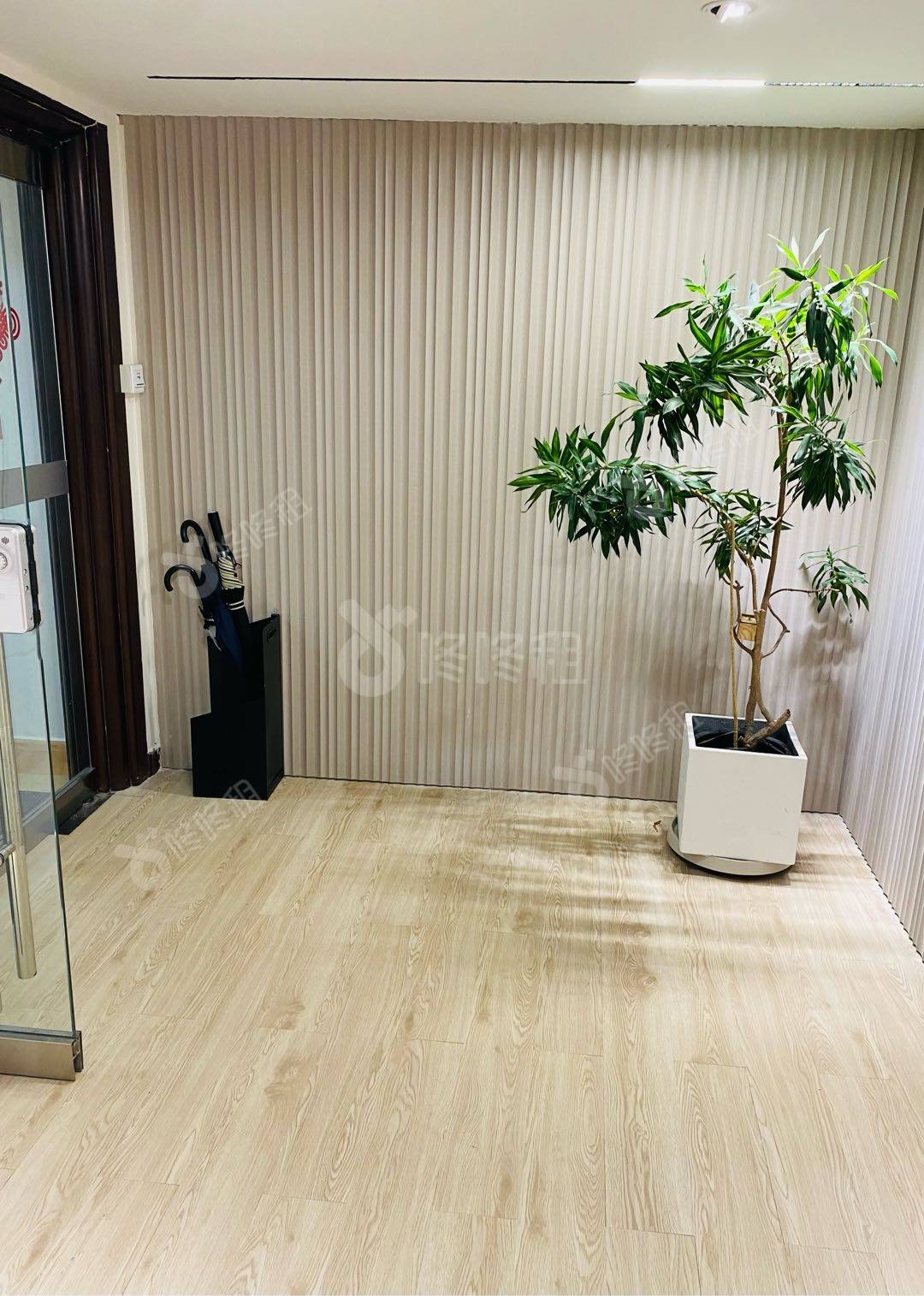 新保辉大厦_260平_精装_办公室开间