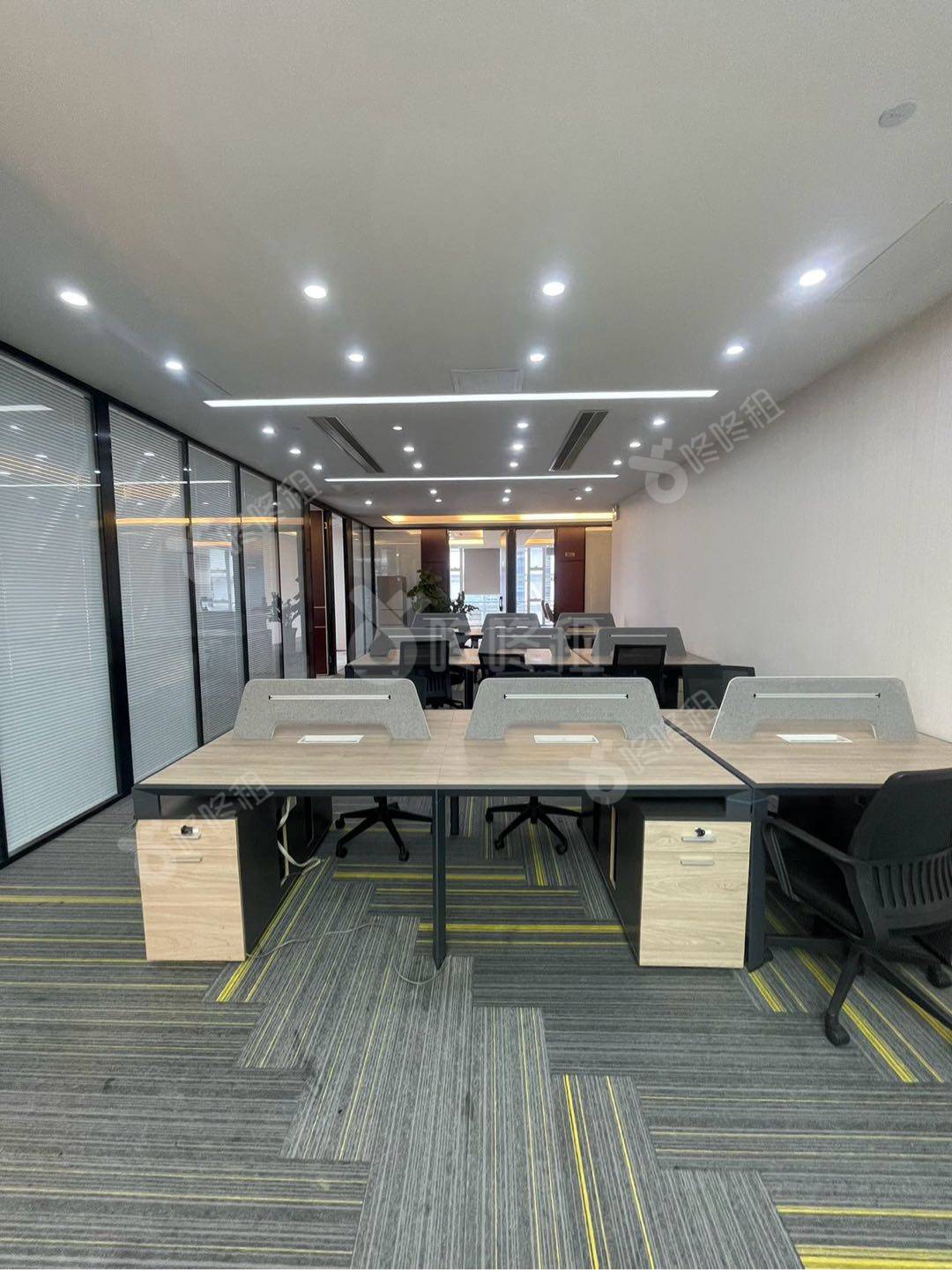 中洲大厦_696平_豪装_办公室开间