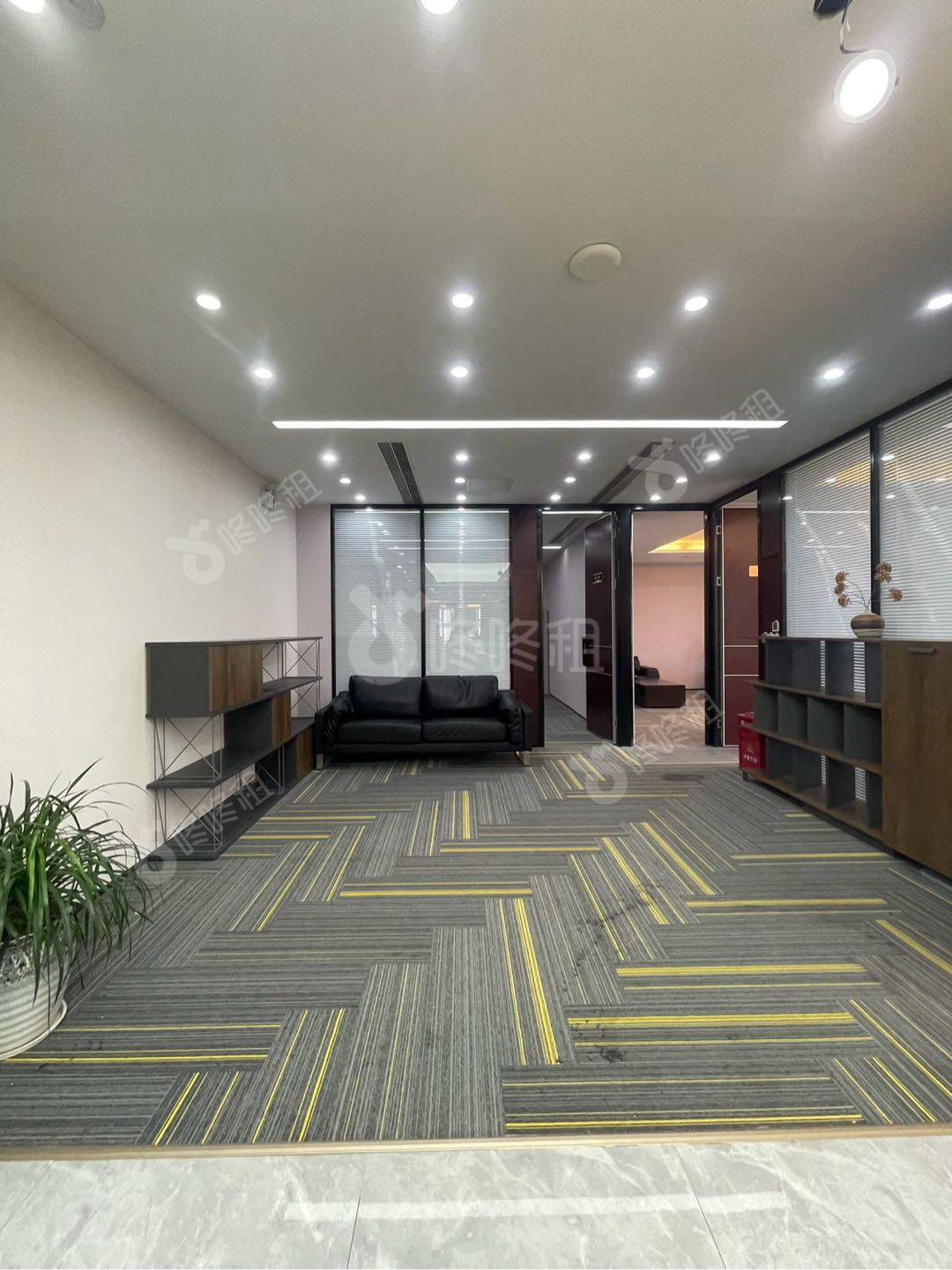 中洲大厦_696平_豪装_办公室开间