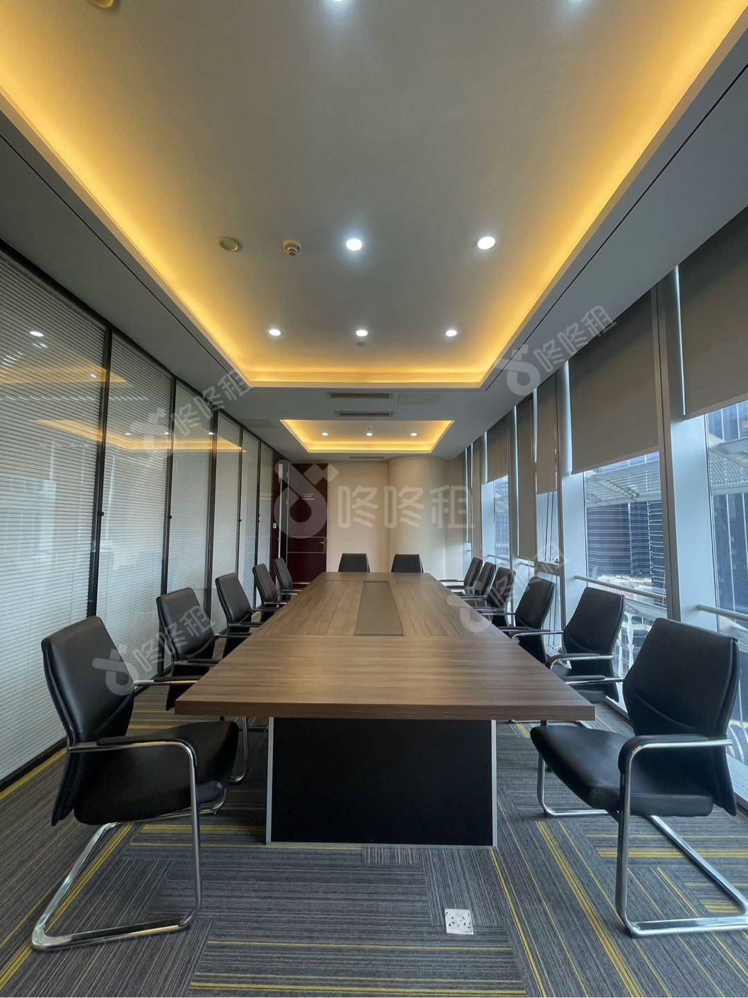 中洲大厦_696平_豪装_办公室隔间