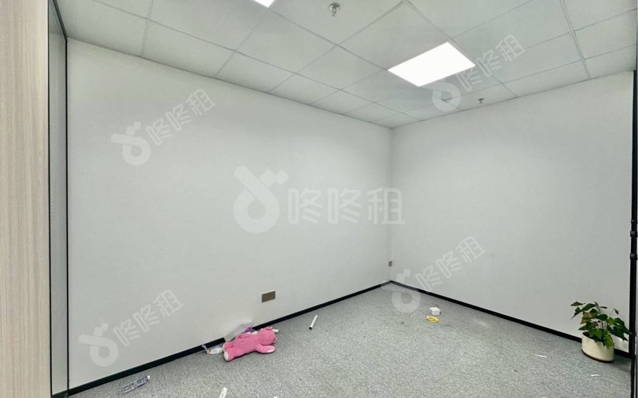 远洋滨海大厦_132平_精装_办公室隔间