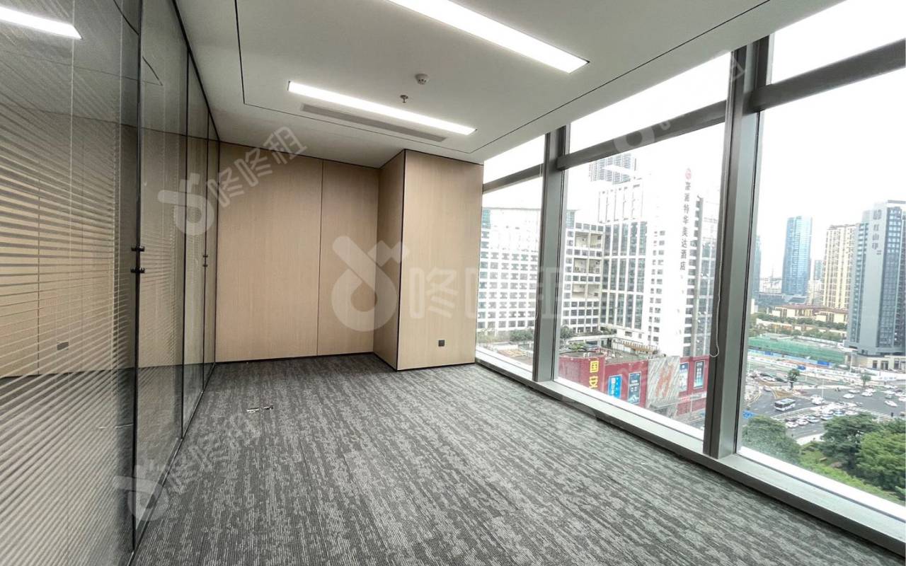 深宝茂大厦_157平_精装_办公室隔间