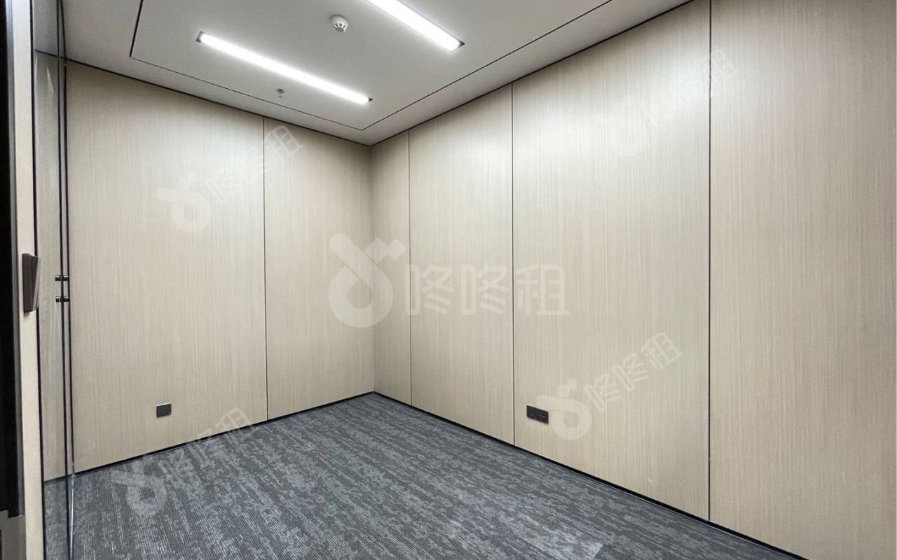 深宝茂大厦_157平_精装_办公室隔间
