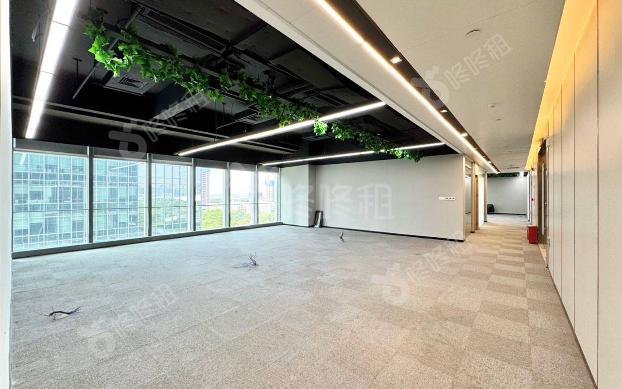 前海人寿金融中心_1976平_豪装_办公室开间