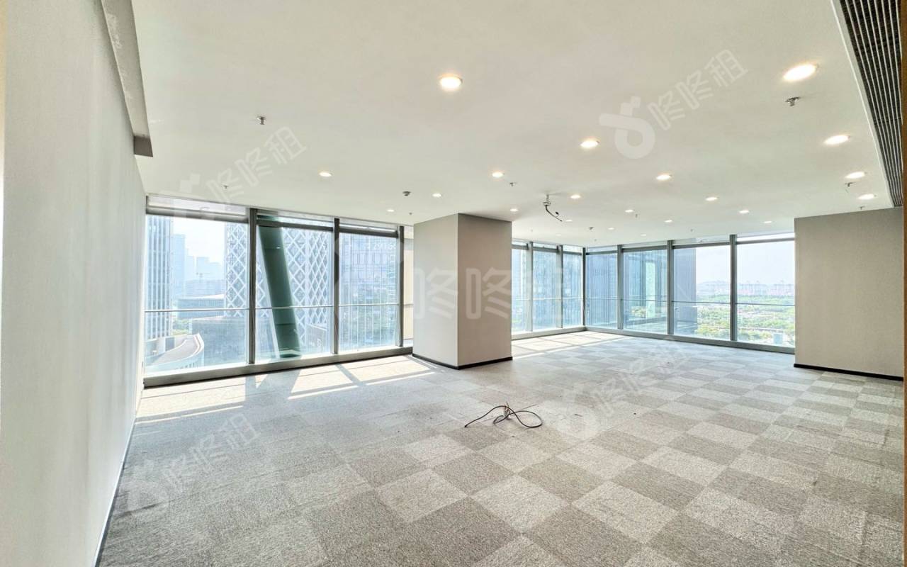 前海人寿金融中心_1976平_豪装_办公室开间
