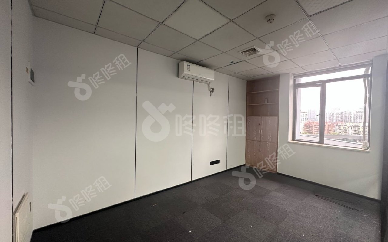 花样年美年广场_82平_精装_办公室隔间