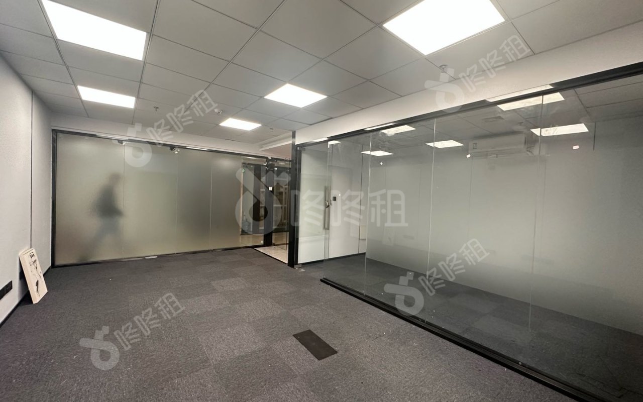 花样年美年广场_82平_精装_办公室开间