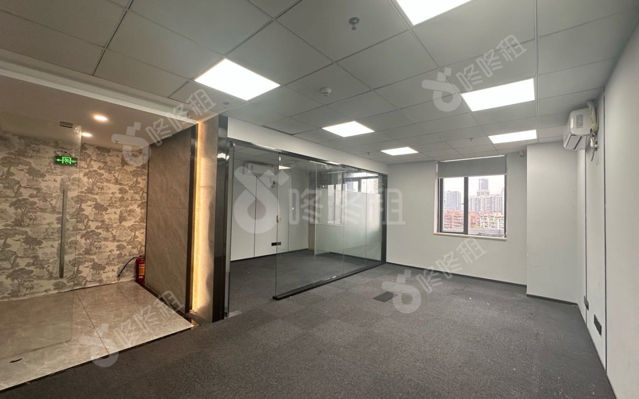 花样年美年广场_82平_精装_办公室开间