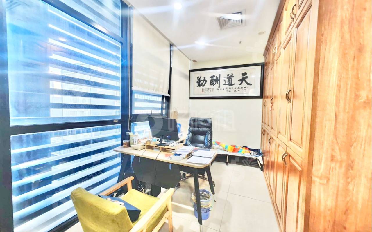 卓越城一期_295平_精装_办公室隔间