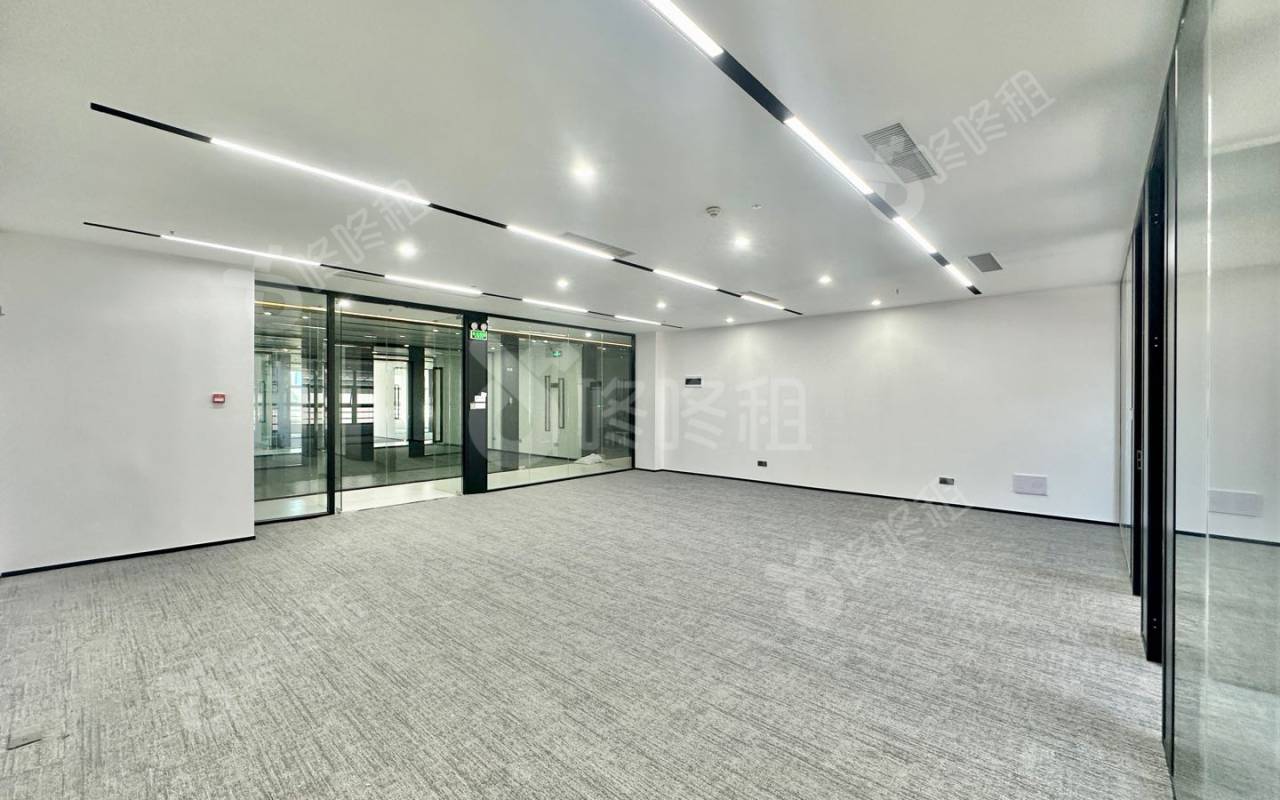 TCL国际E城_127平_精装_办公室开间