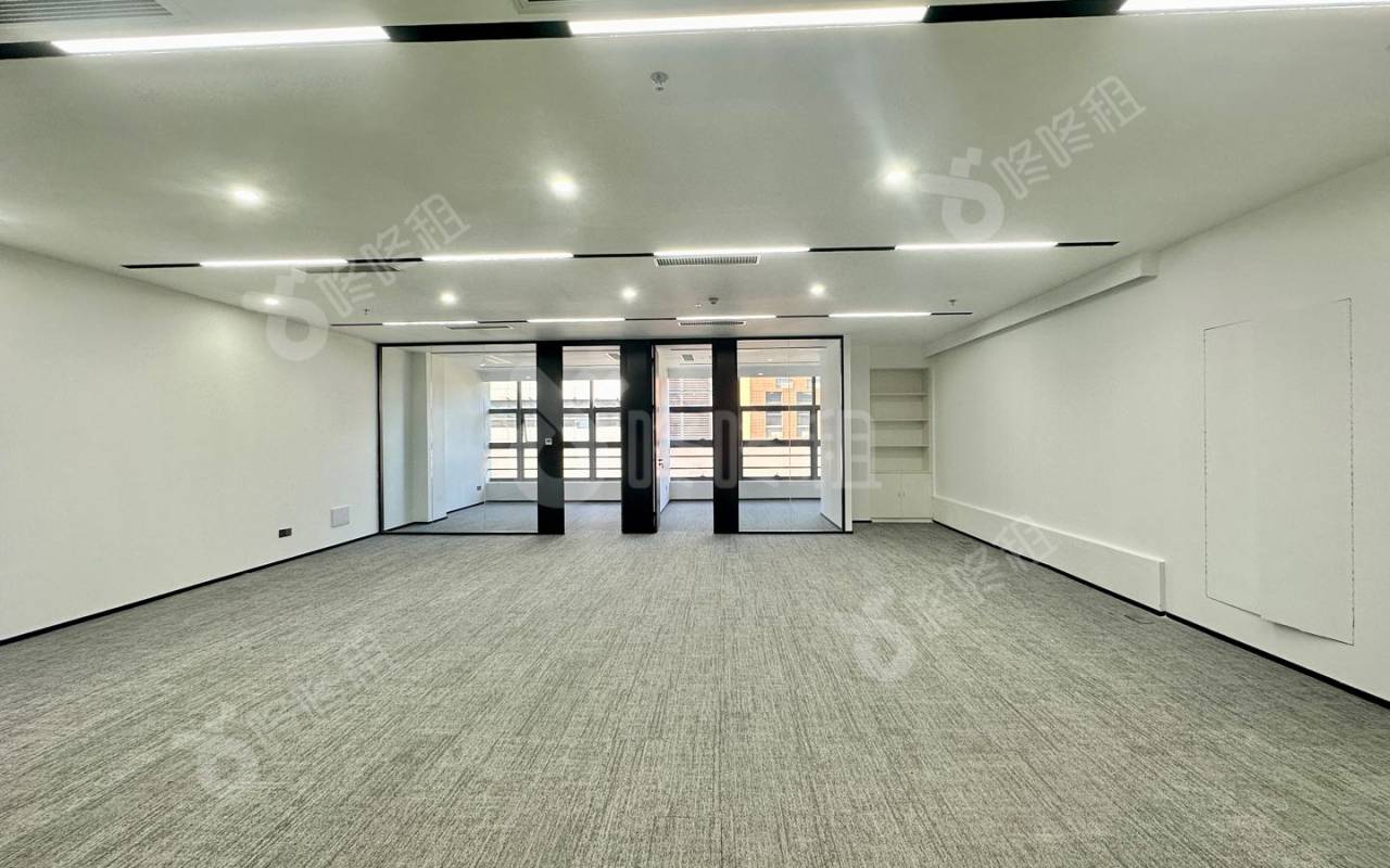 TCL国际E城_127平_精装_办公室开间