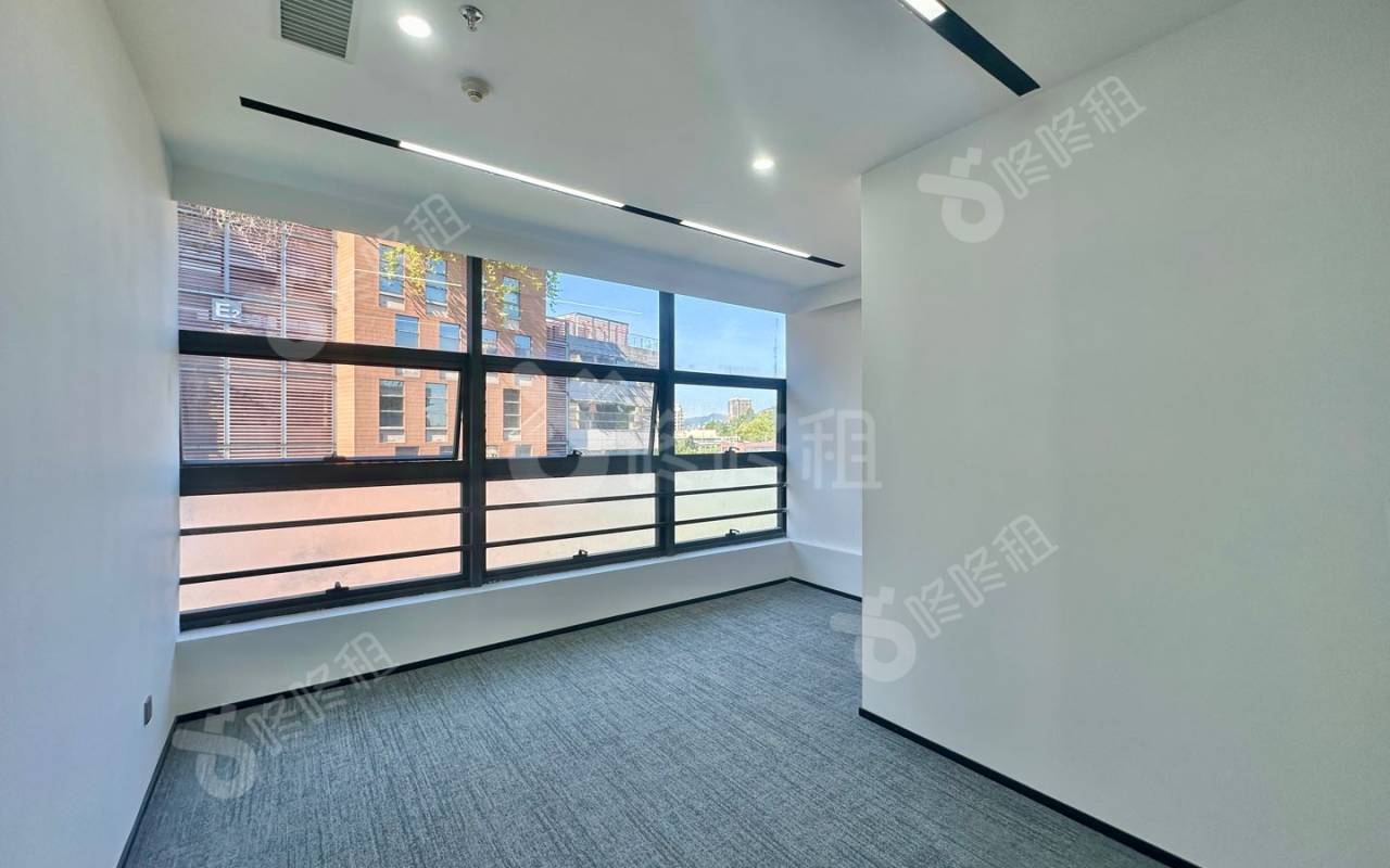 TCL国际E城_127平_精装_办公室隔间