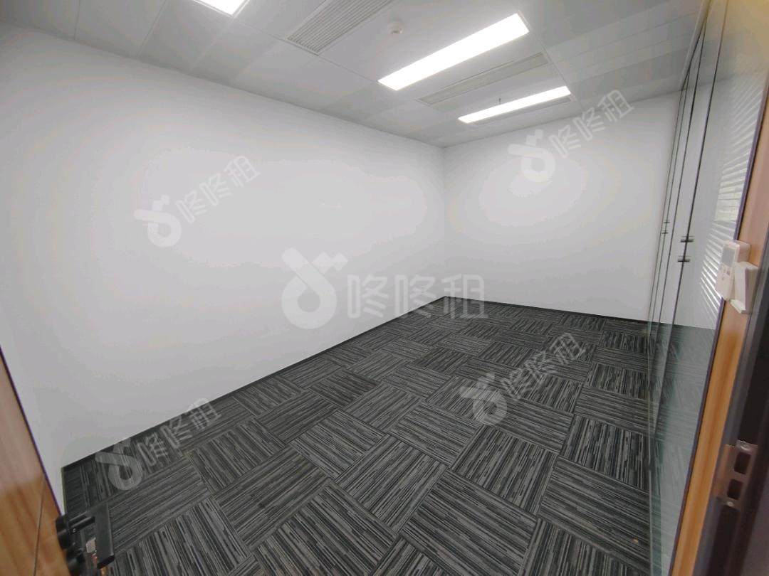 众冠时代广场_239平_精装_办公室隔间