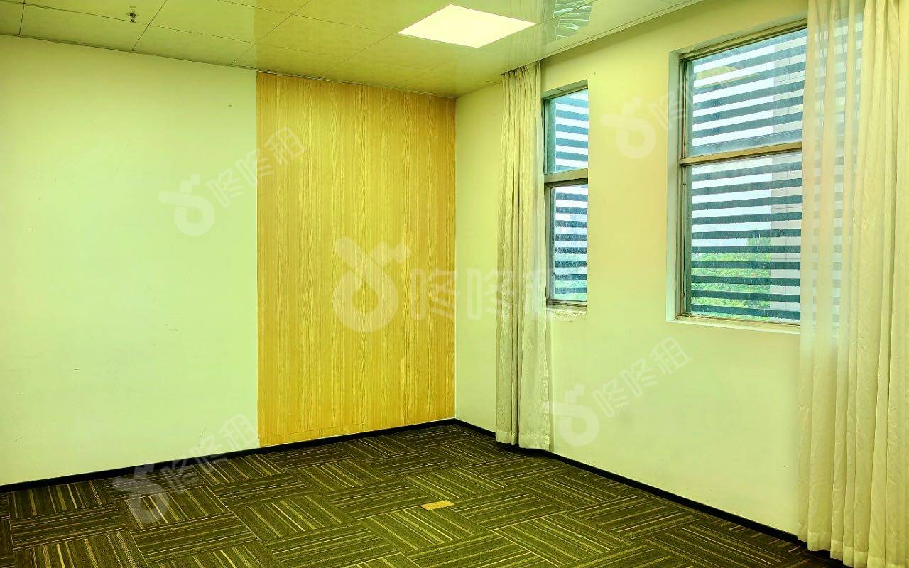 超力通大厦(凤凰城大厦)_262平_精装_办公室隔间