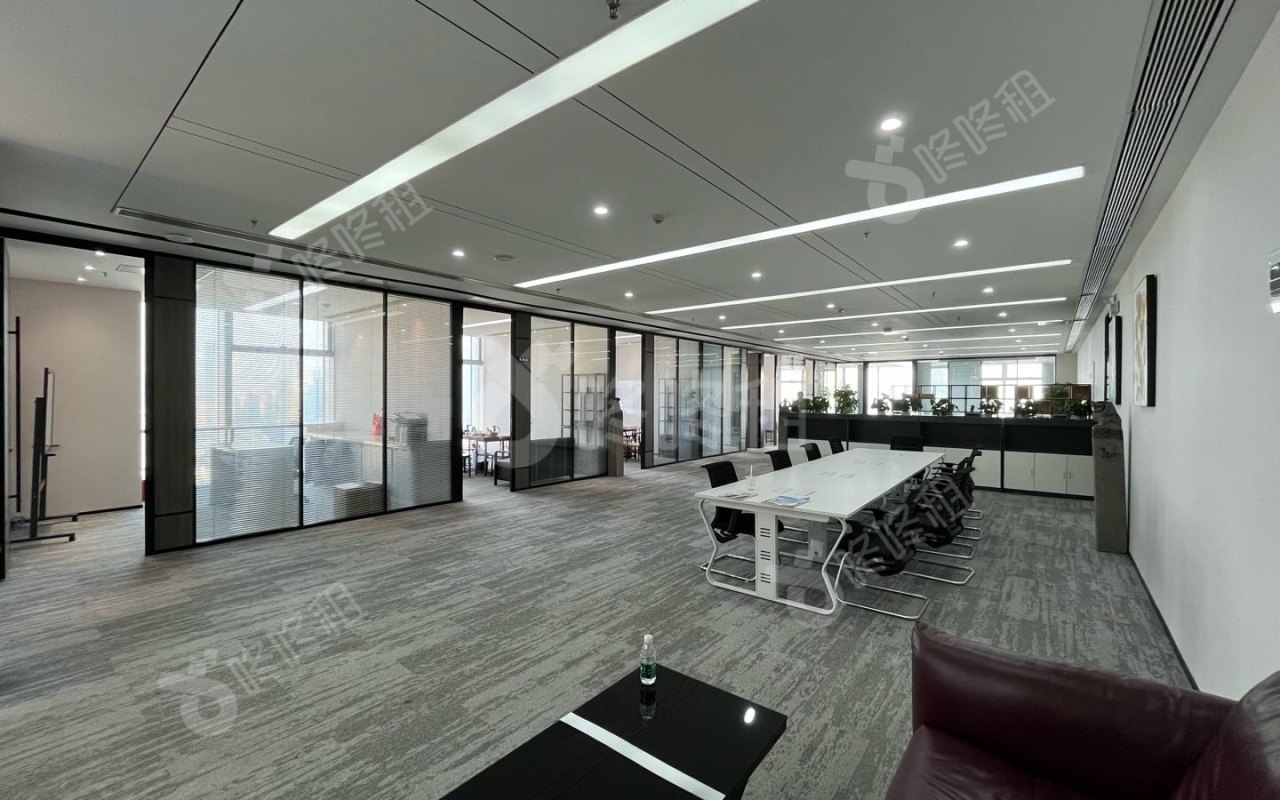 宝中卓越时代广场_1058平_精装_办公室开间