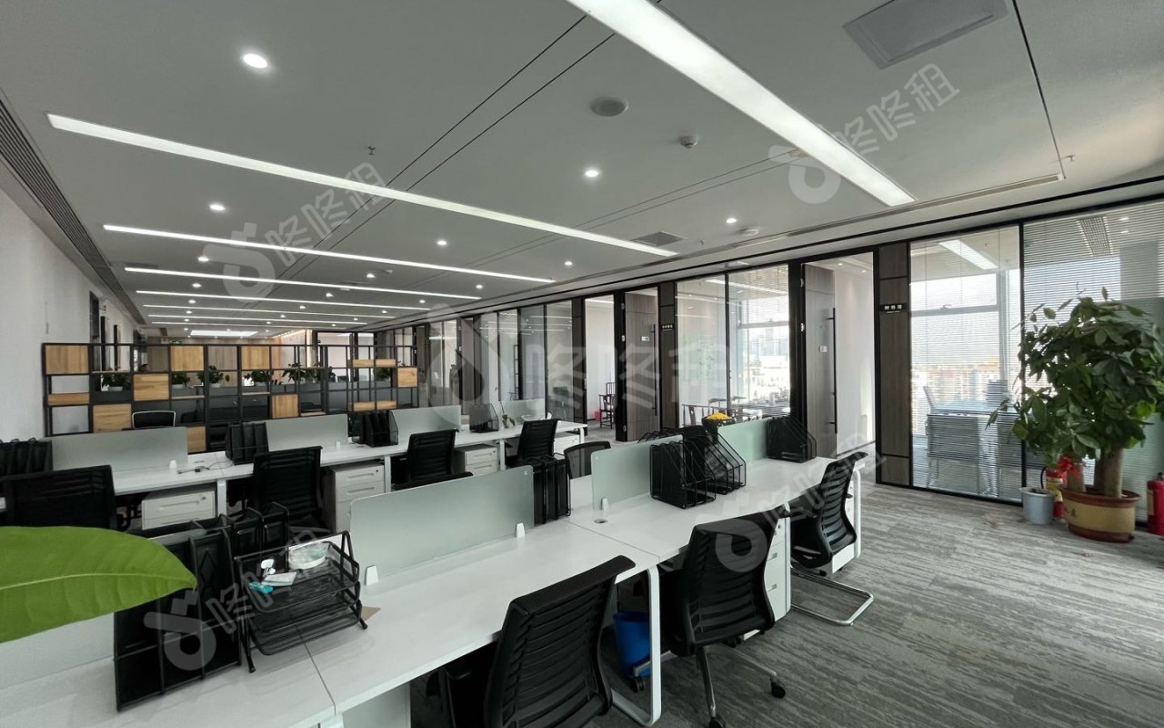 宝中卓越时代广场_1058平_精装_办公室开间