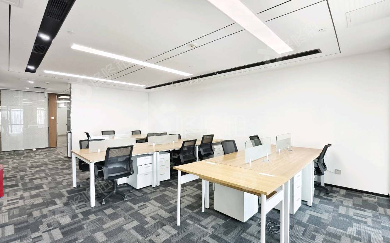 大族科技大厦_196平_精装_办公室开间