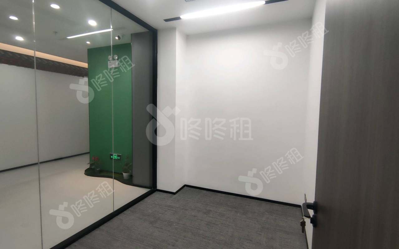 TCL国际E城_129平_精装_办公室隔间