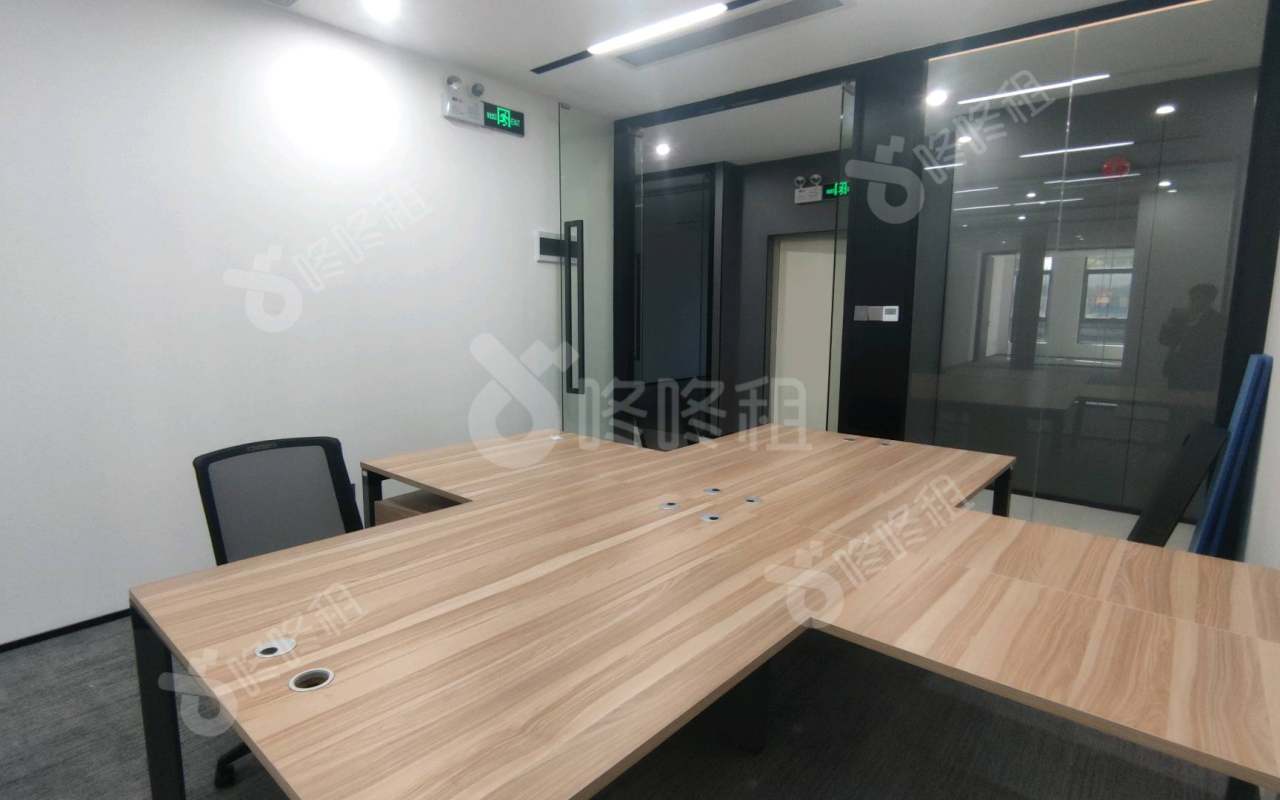 TCL国际E城_56平_精装_办公室开间