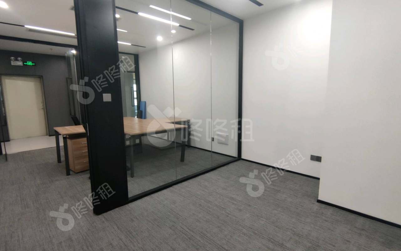 TCL国际E城_56平_精装_办公室隔间