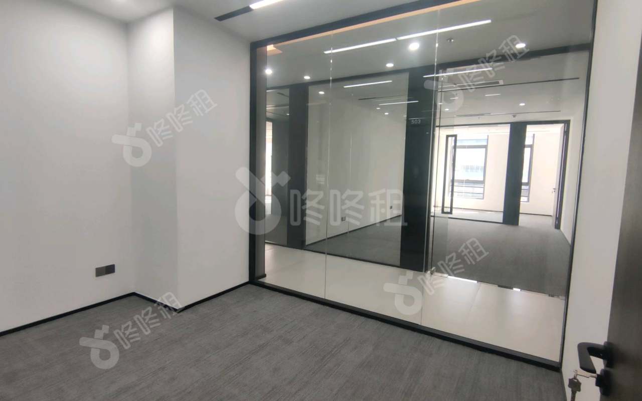 TCL国际E城_56平_精装_办公室隔间