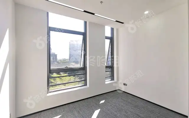 TCL国际E城_79平米_精装_办公室房源出租