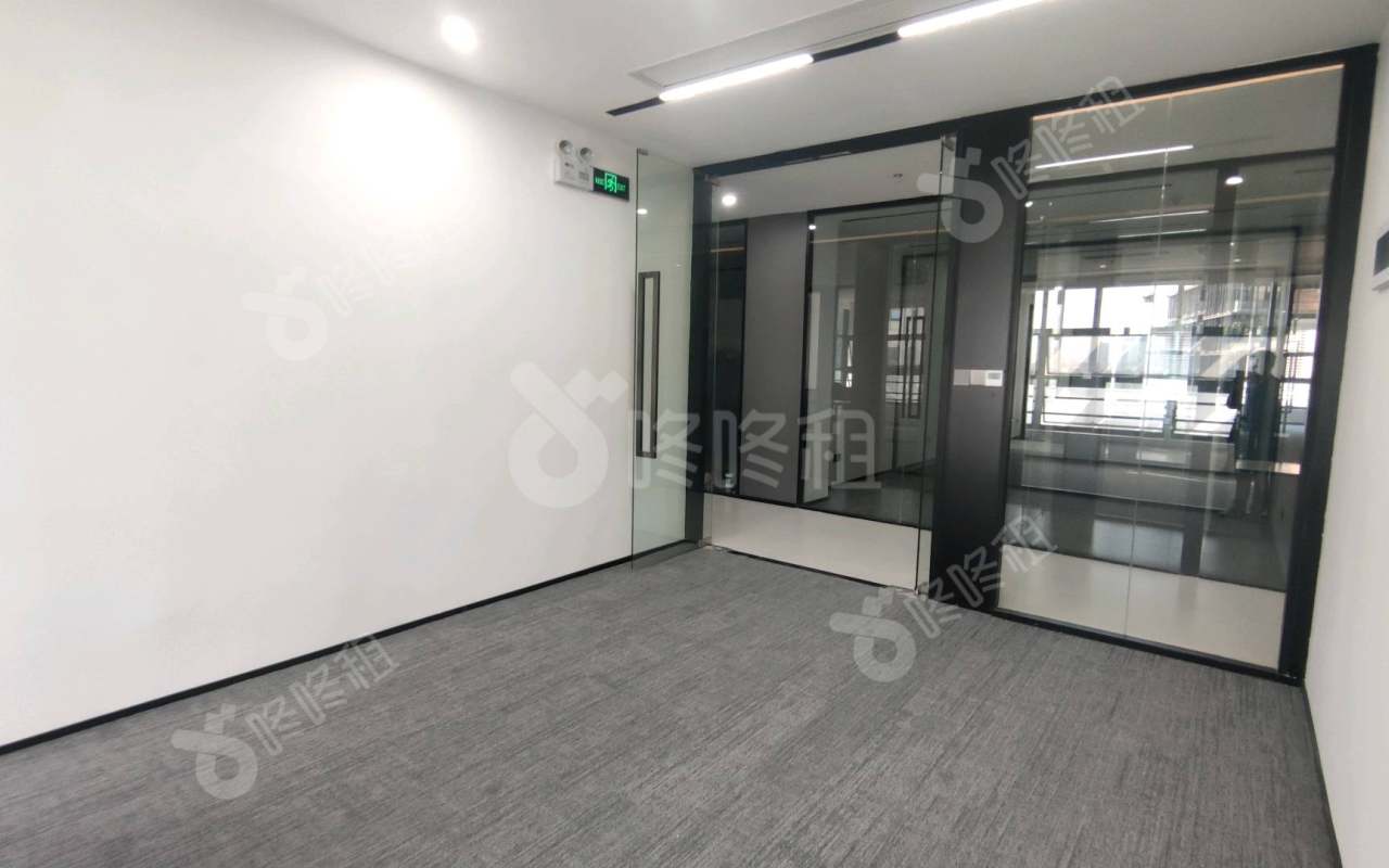 TCL国际E城_79平_精装_办公室开间