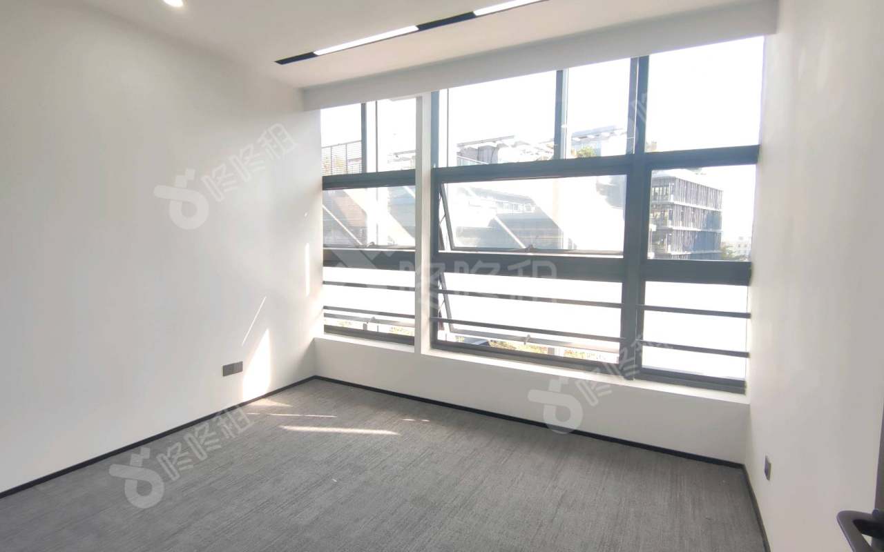 TCL国际E城_79平_精装_办公室隔间