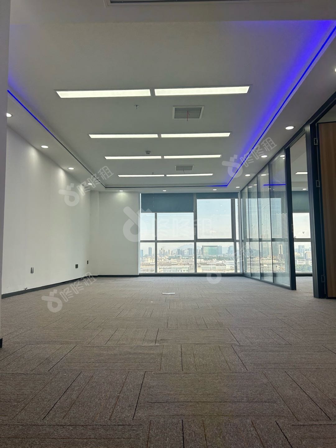 卫东龙商务大厦_175平_精装_办公室开间