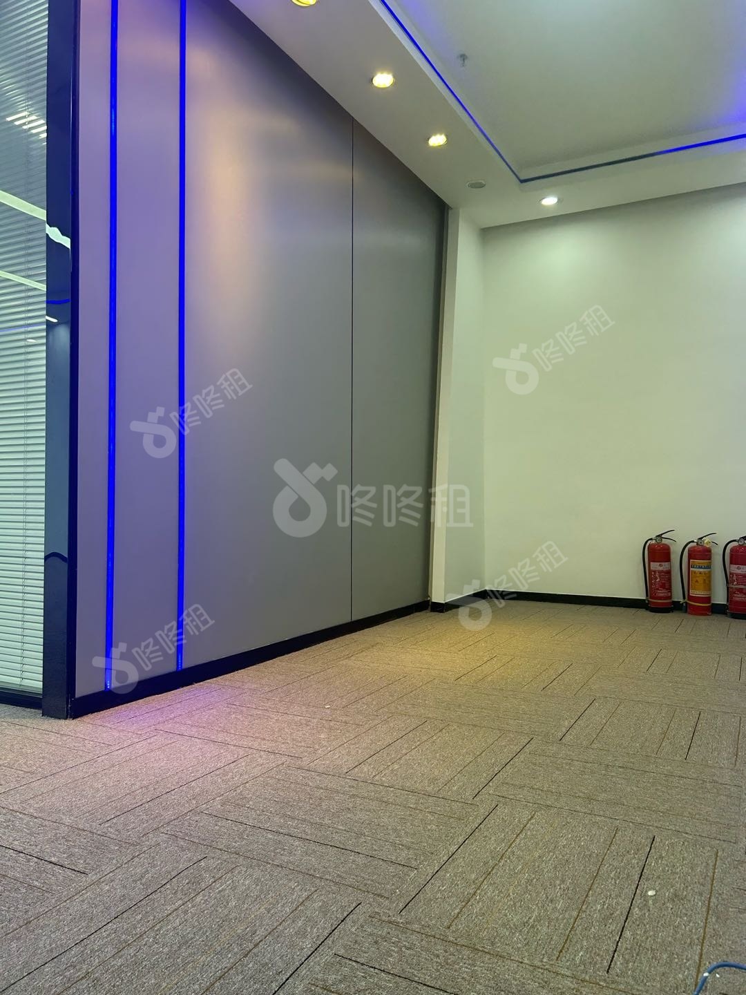 卫东龙商务大厦_175平_精装_前台