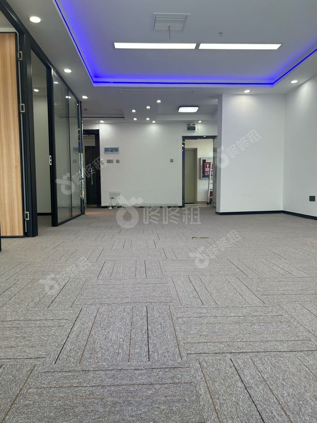 卫东龙商务大厦_175平_精装_办公室开间