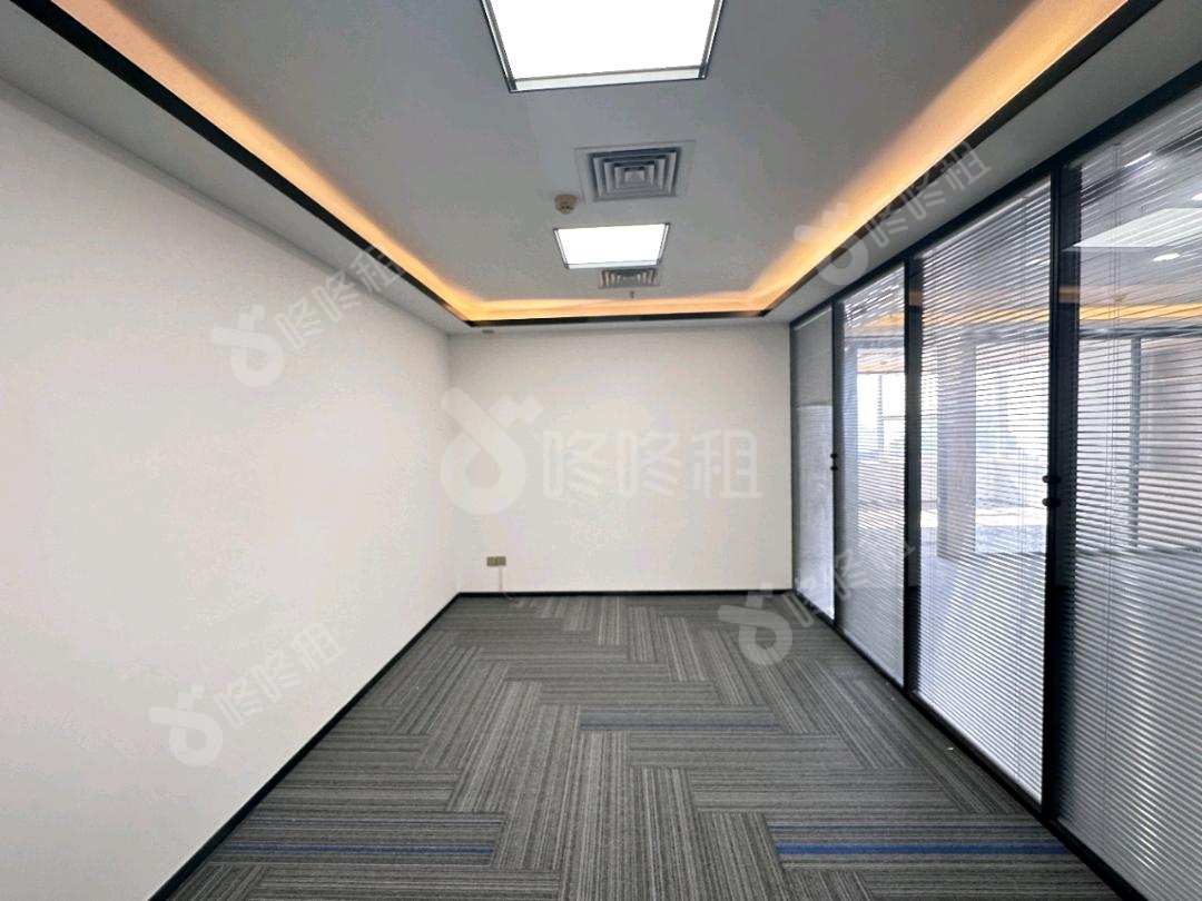 喜年中心_368平_精装_办公室隔间