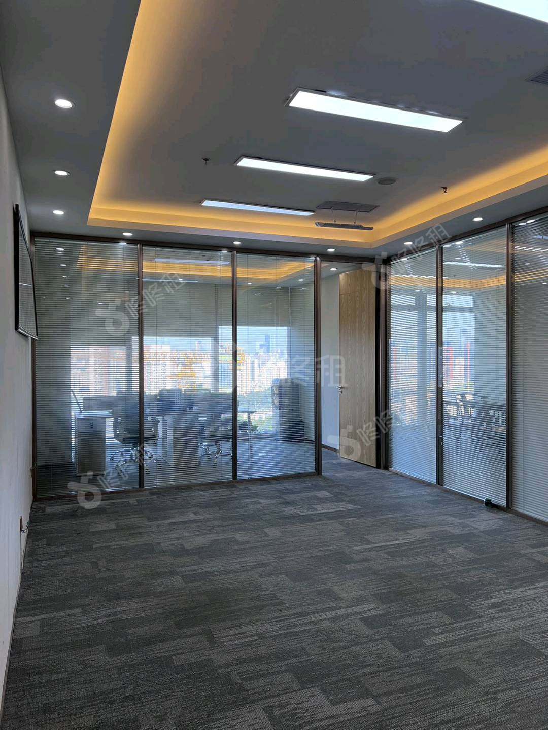 卓越前海壹号_153平_精装_办公室开间