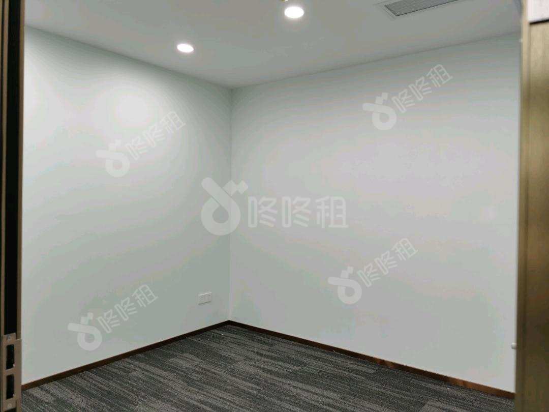 中心商务大厦_286平_精装_办公室隔间