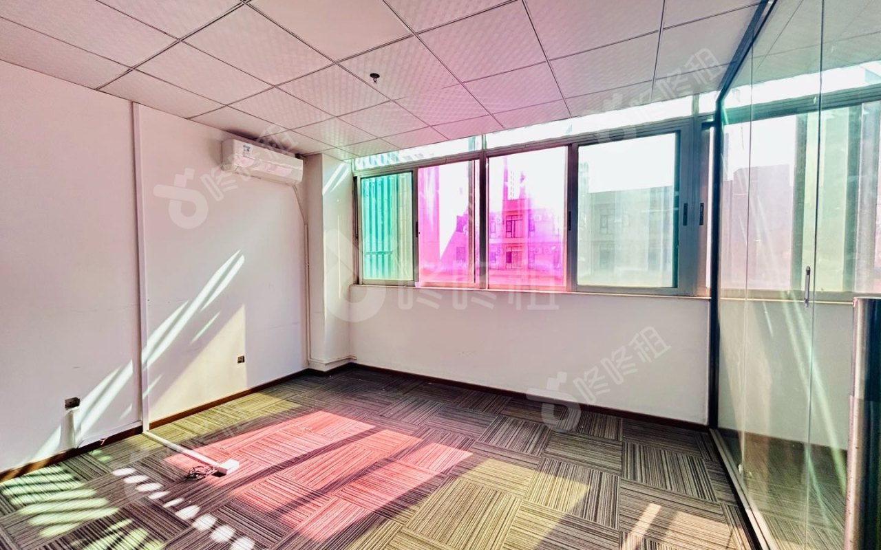 华大科技(万德莱大厦)_228平_精装_办公室隔间