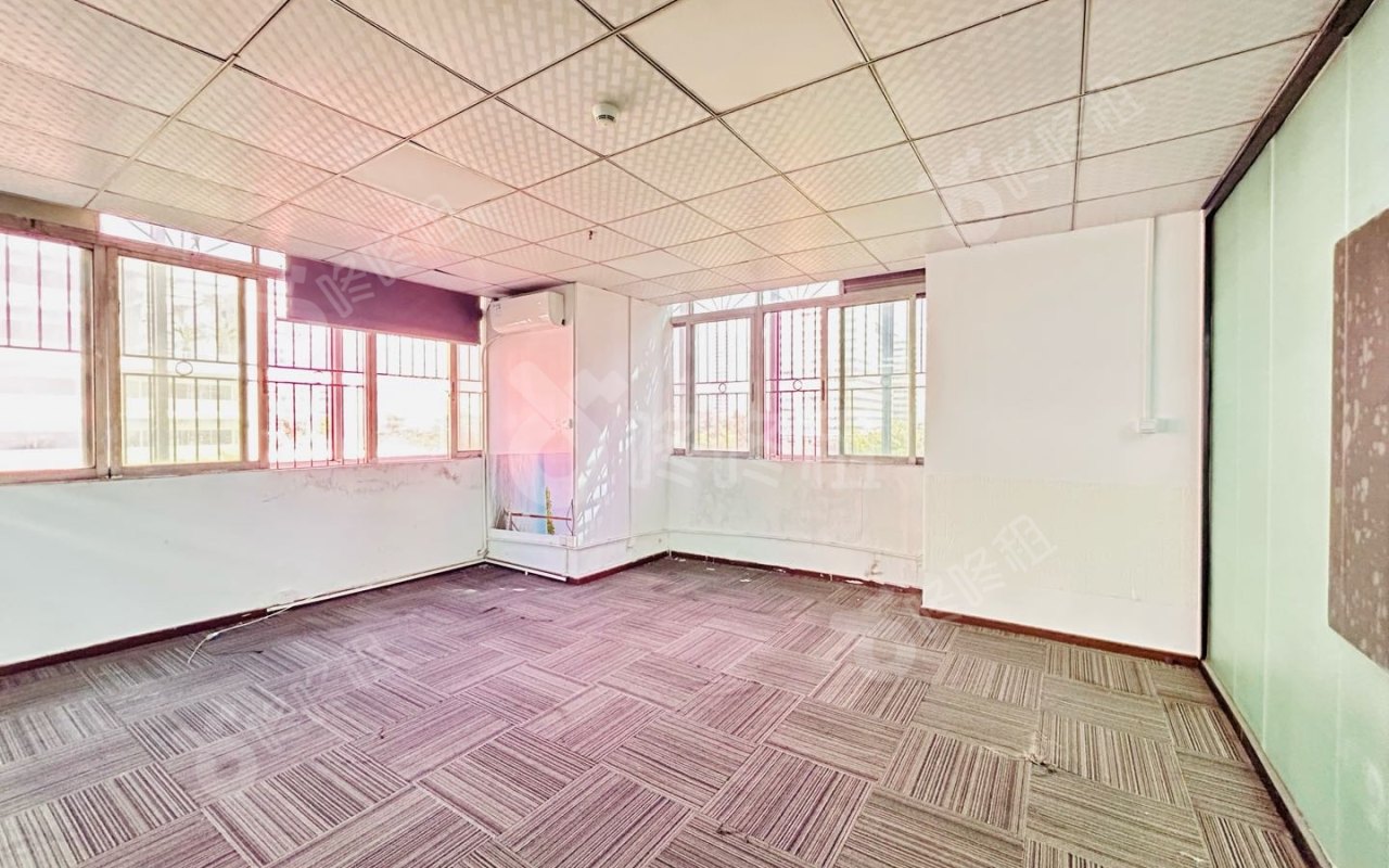 华大科技(万德莱大厦)_900平_精装_办公室隔间