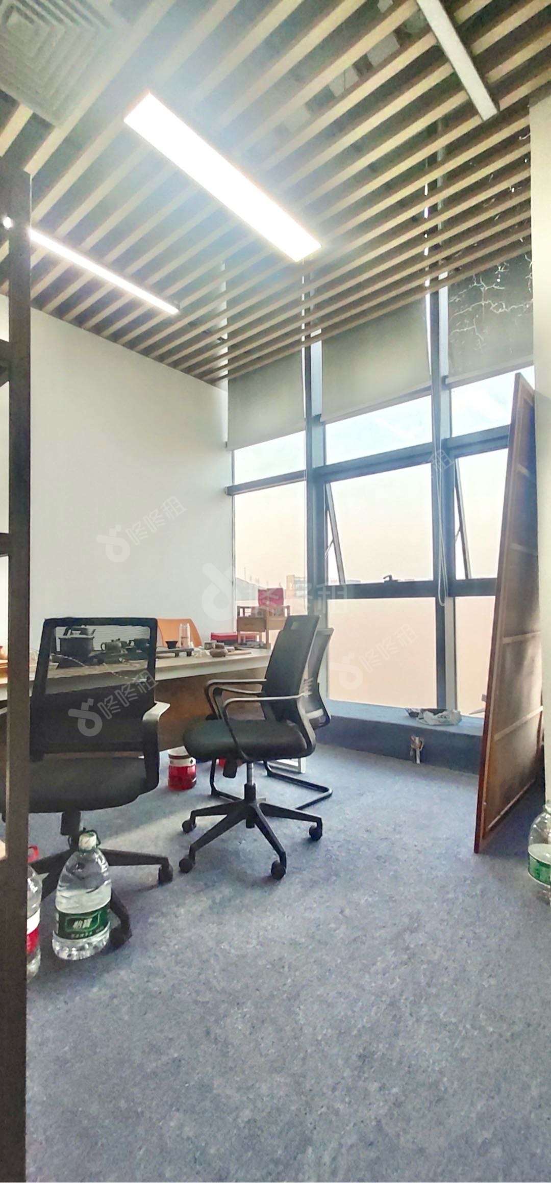宝星智荟城_78平_精装_办公室开间