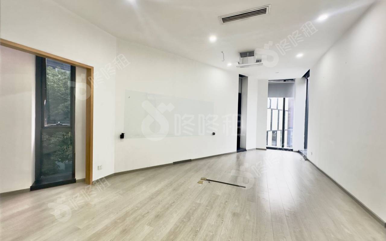 前海企业公馆_372平_精装_办公室隔间