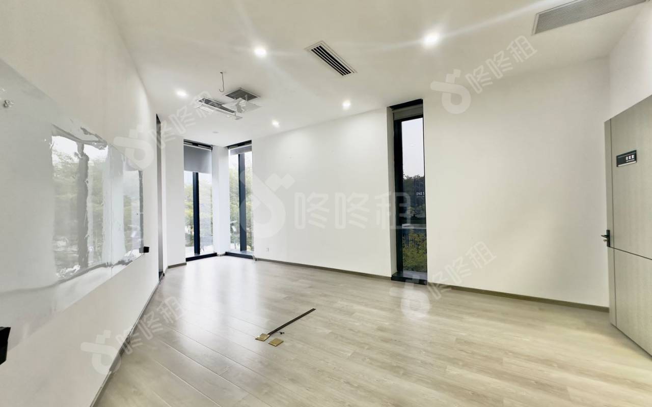 前海企业公馆_372平_精装_办公室隔间