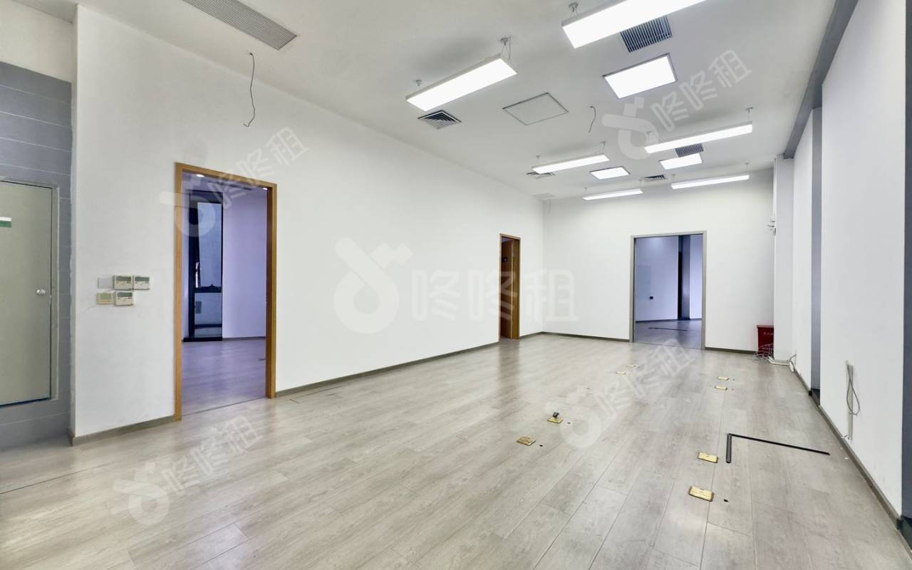 前海企业公馆_372平_精装_办公室开间