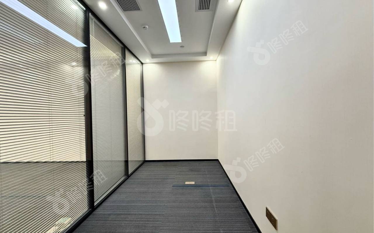 易尚中心_319平_豪装_办公室隔间