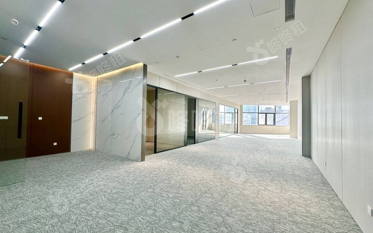 国人通信大厦_366平_精装_办公室开间