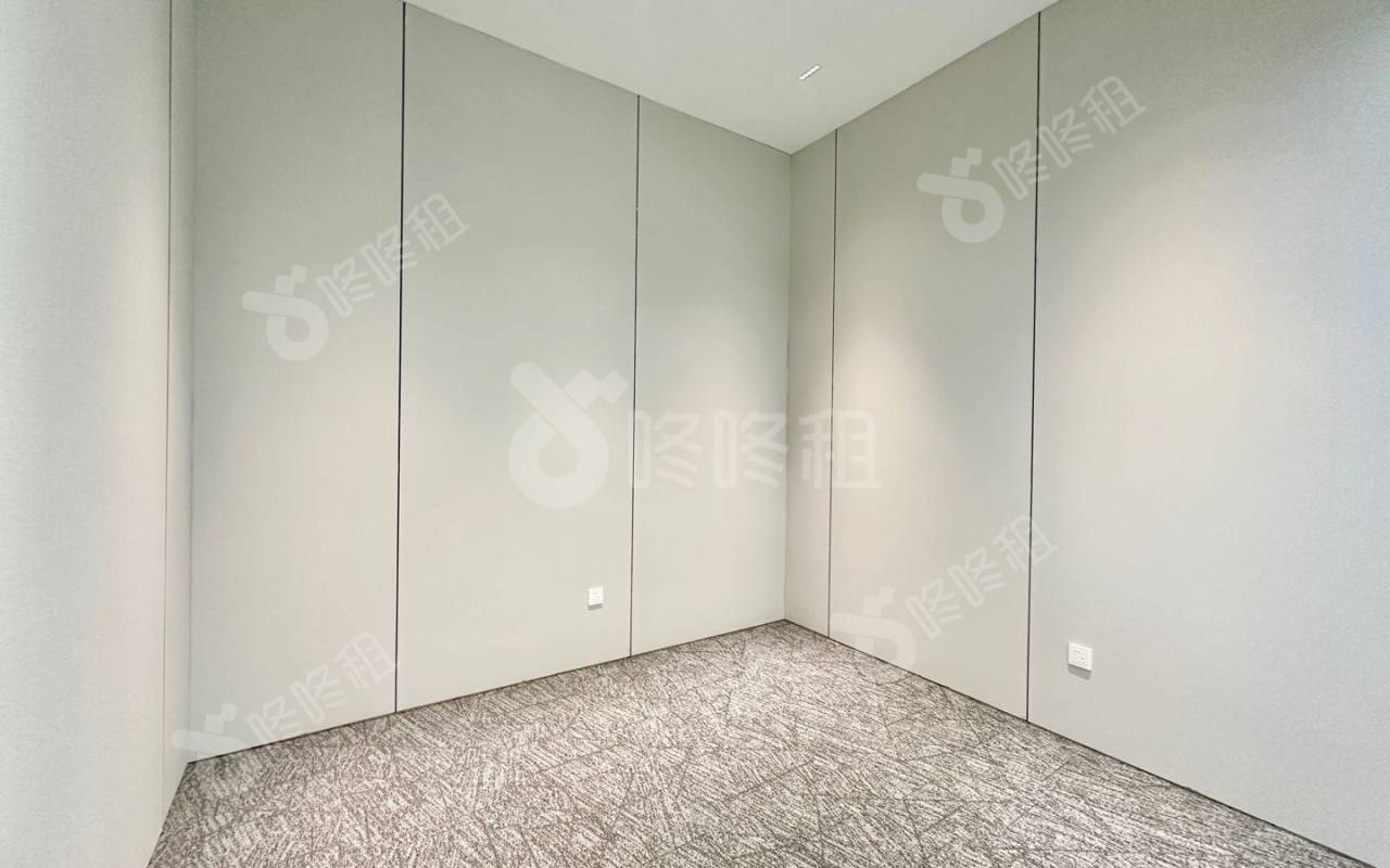 国人通信大厦_366平_精装_办公室隔间