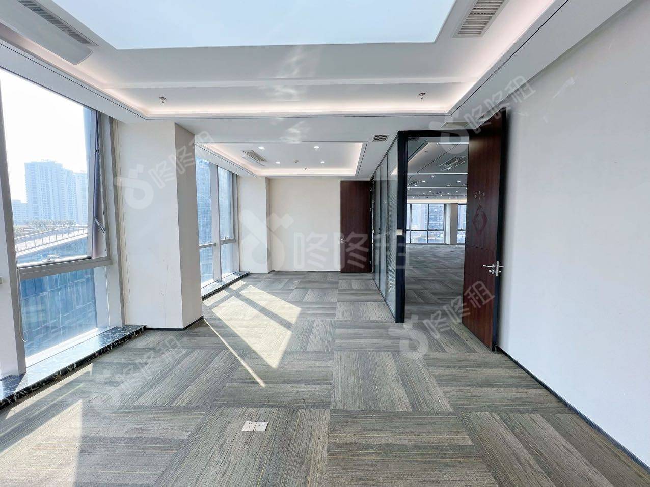 侨城坊_755平_精装_办公室隔间