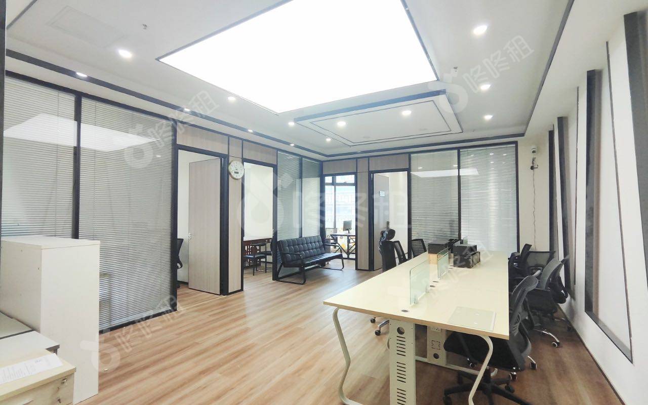 卓越城一期_268平_精装_办公室开间