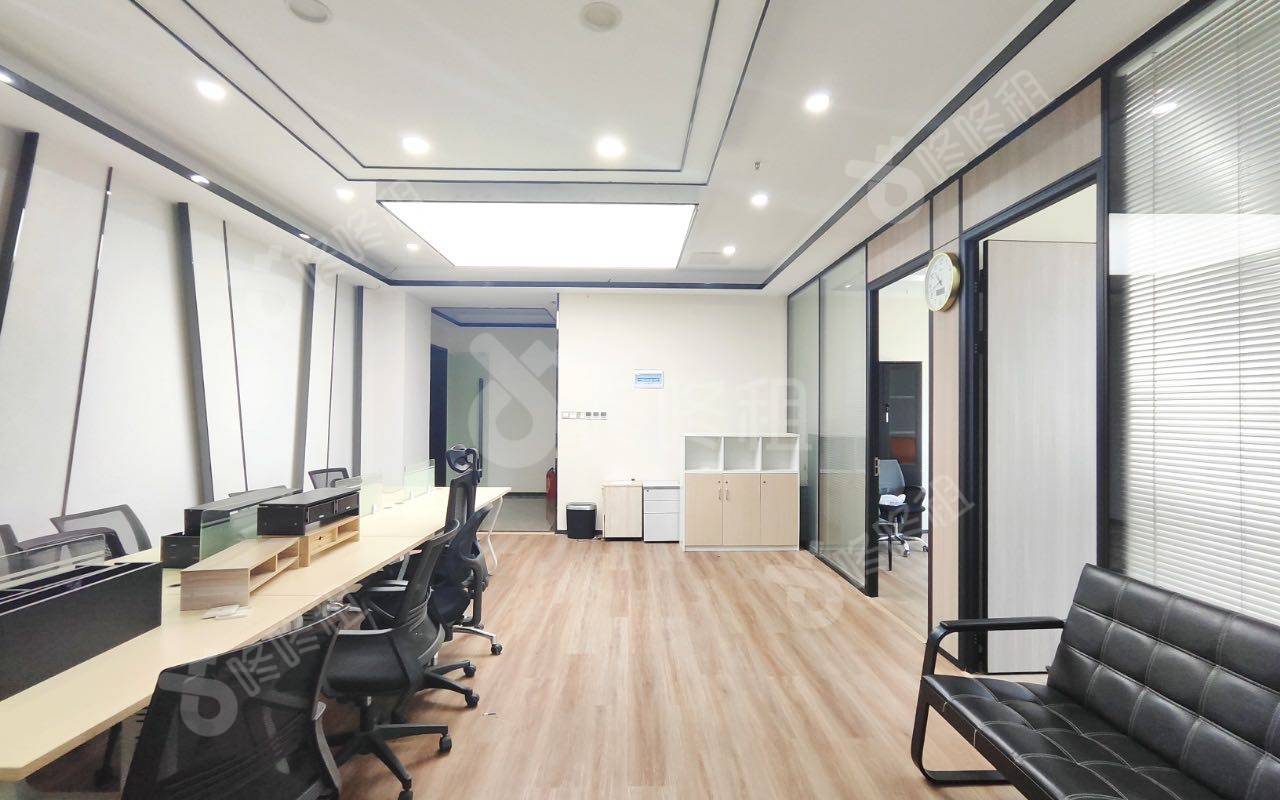 卓越城一期_268平_精装_办公室开间