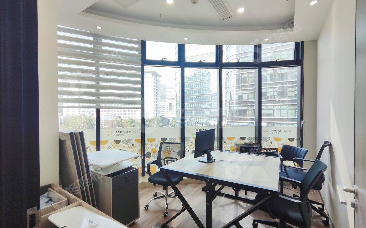 卓越城一期_268平_精装_办公室隔间