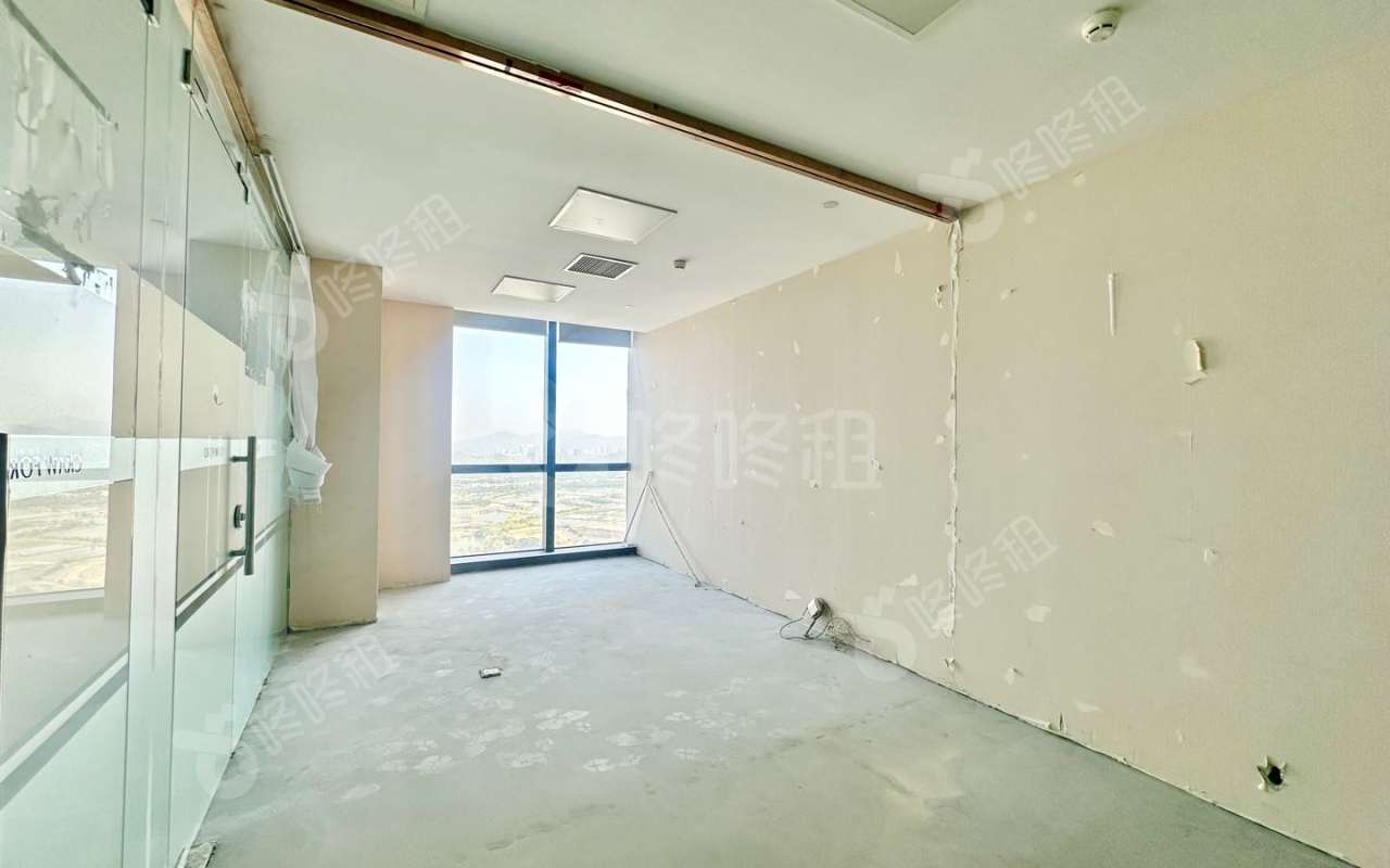 长富金茂大厦CFC_470平_精装_办公室隔间