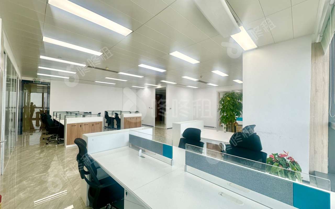长富金茂大厦CFC_360平_精装_办公室开间